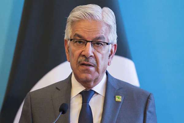 د پاکستان دفاع وزیر یو وار بیا د افغان کډوالو پر اېستلو ټینګار کړی