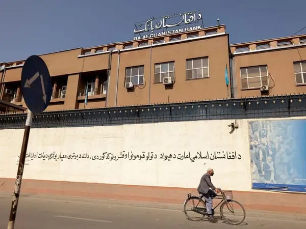 د افغانستان بانک له بانکي حساب د پیسو اېستلو اندازه د څلورم ځل لپاره زیاته کړه