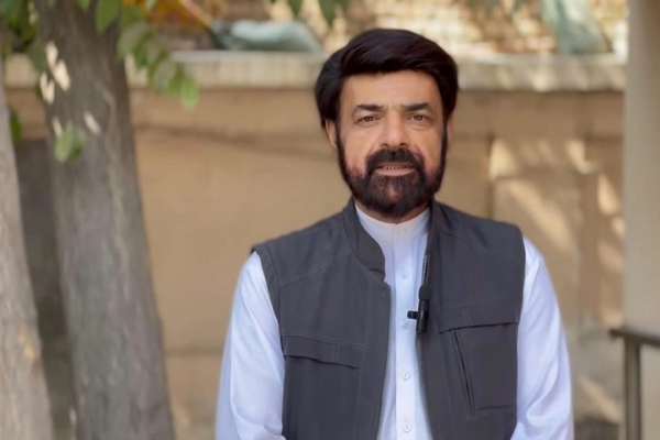 د خبریالانو مرکز: بشیر هاتف له یوه کال بند وروسته له «بګرام» بندخونې ازاد شوی دی