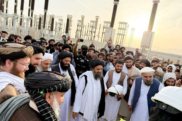 معاون حکومت طالبان به مهاجرین اخراجشده وعده کار و امکانات داد