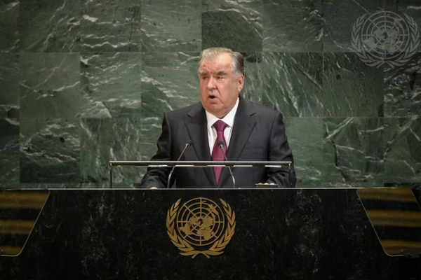 رئيس طاجيكستان يدعو لتقديم مساعدات أفغانستان المتضررة من الجفاف والزلازل