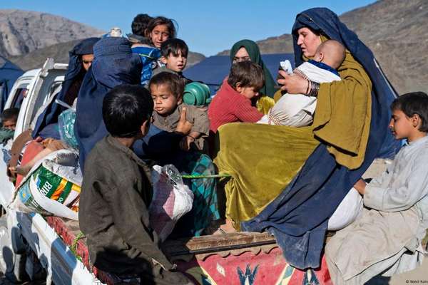 پاکستان نه د کډوالو اېستل؛ تېره ورځ د تورخم له لارې نږدې ۲زره افغانان ستانه کړای شوي