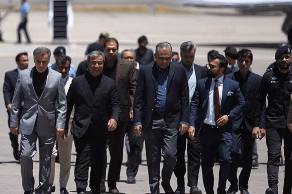 وزیر داخله پاکستان به ایران رفت