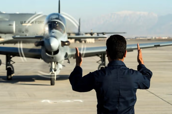 طیار أفغاني سابق يخشى الترحيل من الولايات المتحدة