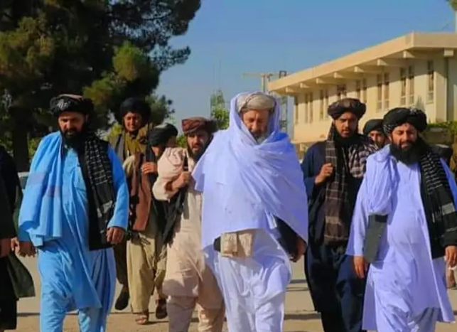 منابع: ۲۳ تن از کارمندان اداره مستوفیت هلمند به دلیل «برخورد نامناسب» طالبان استعفا دادند