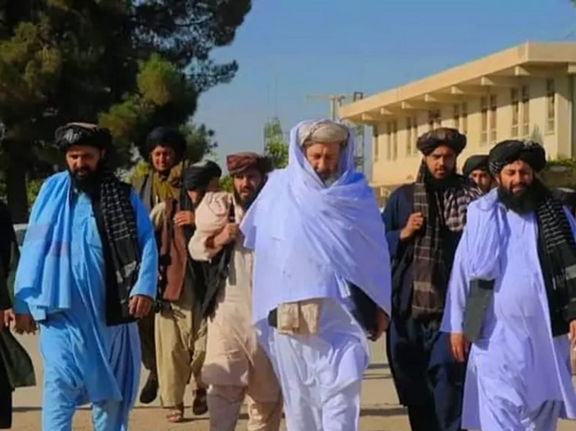 منابع: ۲۳ تن از کارمندان اداره مستوفیت هلمند به دلیل «برخورد نامناسب» طالبان استعفا دادند