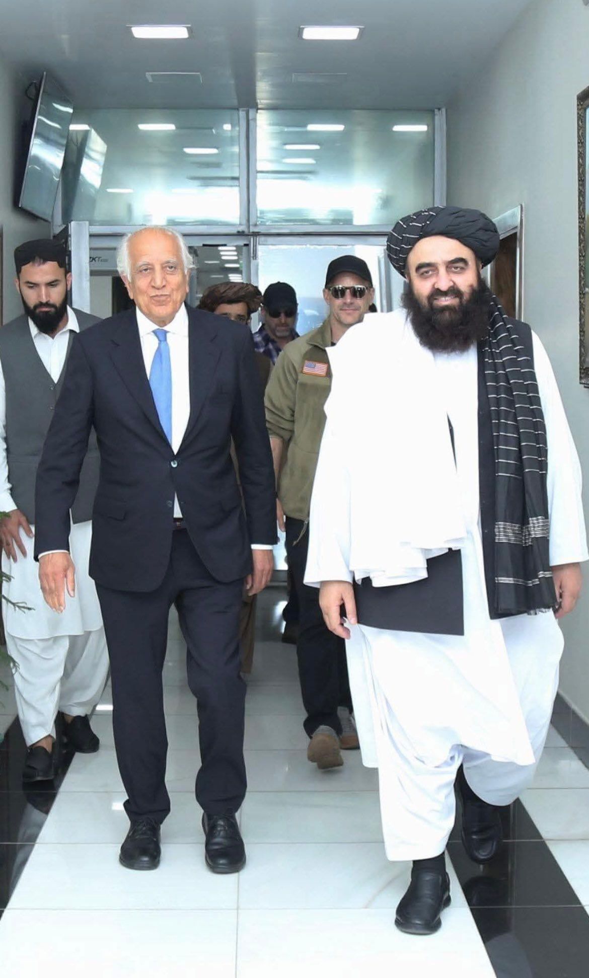 المبعوث الأمريكي السابق زلمای خليلزاد يلتقي بوزير خارجية طالبان