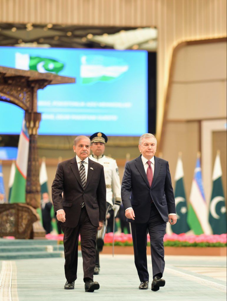 روزنامه پاکستانی: گسترش تجارت منطقه‌ای مشروط به تغییر وضعیت پرآشوب افغانستان است