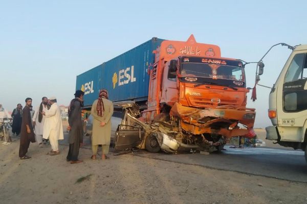 بلوچستان : دوو جلا ټرافیکي پېښو کې د ۱۰ افغانانو په ګډون ۱۵ کسان وژل شوي ۱۵ نور ټپيان دي