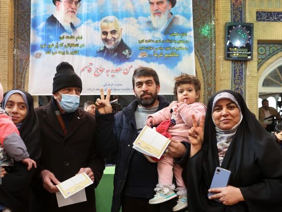 زمان رایگیری انتخابات مجلس شورای اسلامی و خبرگان ایران تا ۱۲ شب تمدید شد