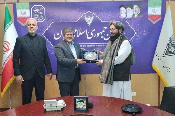 په ایران کې د طالبانو سفیر له ایراني لوري سره د اقتصادي مسایلو په تړاو خبرې کړي