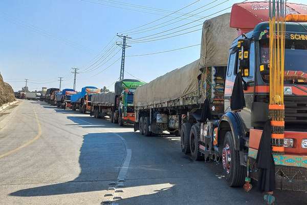 په پاکستان کې د بار وړونکو موټرو ټولنې کاربندیز اعلان کړی