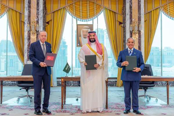 سعودي، ترکیې او پاکستان د «مکې د ګډې دفاع تړون» لاسلیک کړ