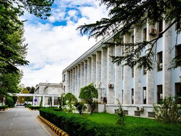 شهروندان خارجی تنها با ویزای سفارت‌های همکار طالبان به افغانستان می‌توانند سفر کنند