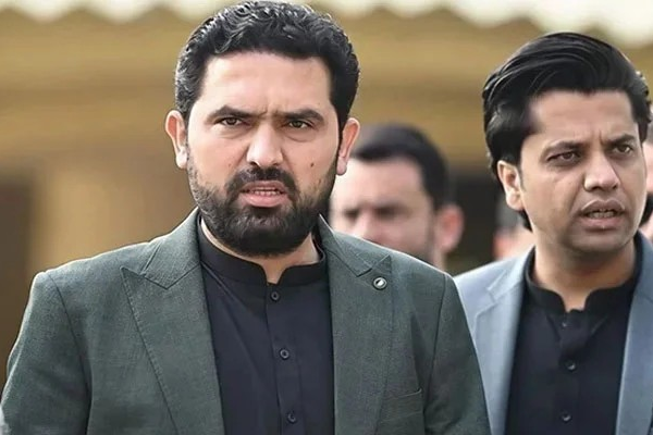 د اسلاماباد یوې محکمې د خیبر پښتونخوا د سر وزیر په ګډون د دوو وزیرانو د نیولو امر کړی