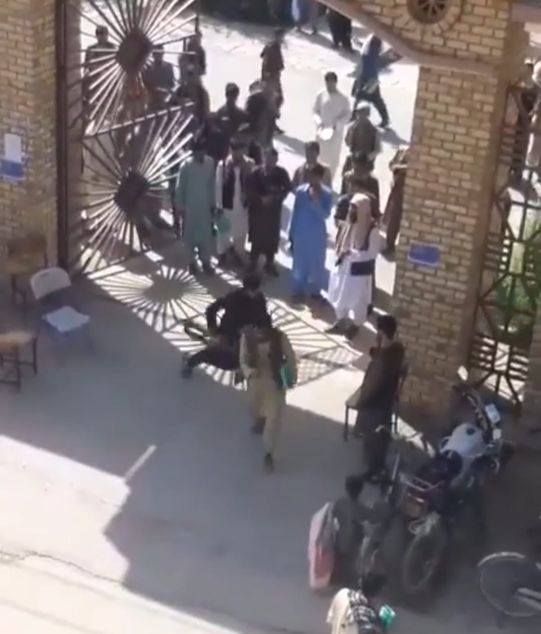 طالبانو هغه محصل وهلی چې نه يې غوښتل د پوهنتون د رييس وينا واوري