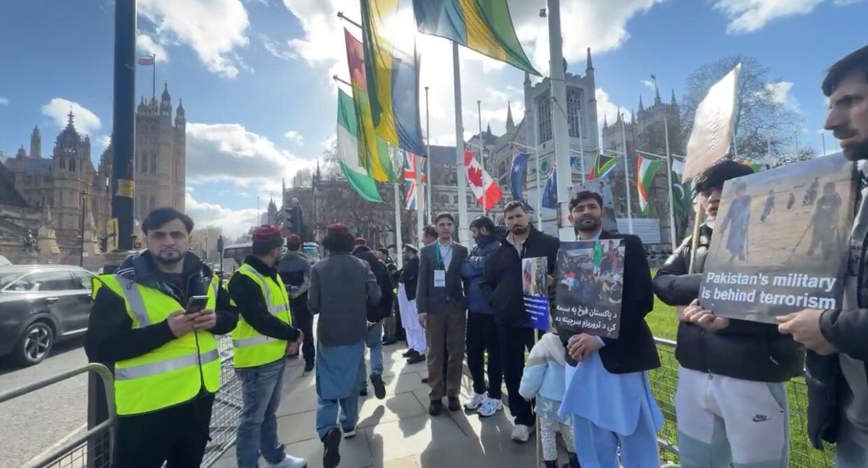 جنبش تحفظ پشتون‌ها در لندن به حملات پاکستان علیه افغانستان اعتراض کرد