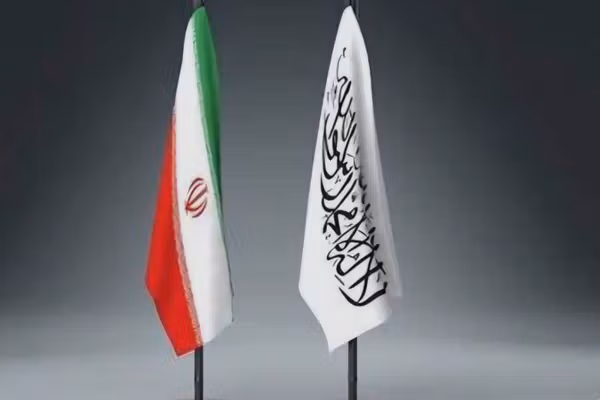 په هرات کې د طالبانو والي او د ایران کونسل د سوداګریزو اړیکو د پراختیا په اړه غږېدلي