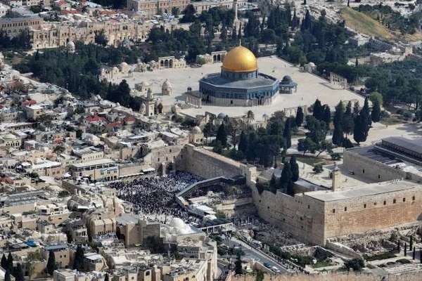قطر د بیت المقدس پر انګړ یرغل او فلسطین کې پر یوه جومات برید غندلی