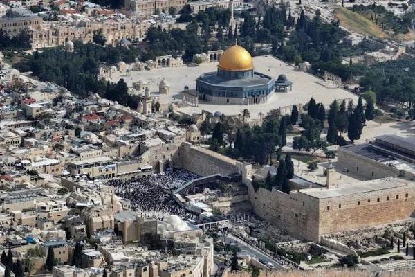 قطر د بیت المقدس پر انګړ یرغل او فلسطین کې پر یوه جومات برید غندلی