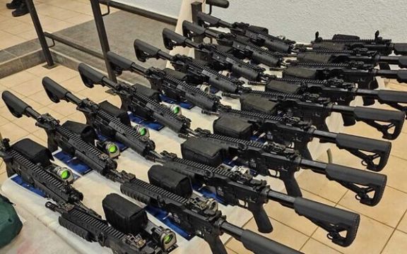 ارتش اسرائيل ۹۰۰۰ اسلحه به غیرنظامیان در شمال این کشور توزیع کرد