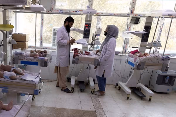 در شش ماه ۱۵۰ مرکز صحی در افغانستان به دلیل کمبود بودجه تعطیل شدهاند