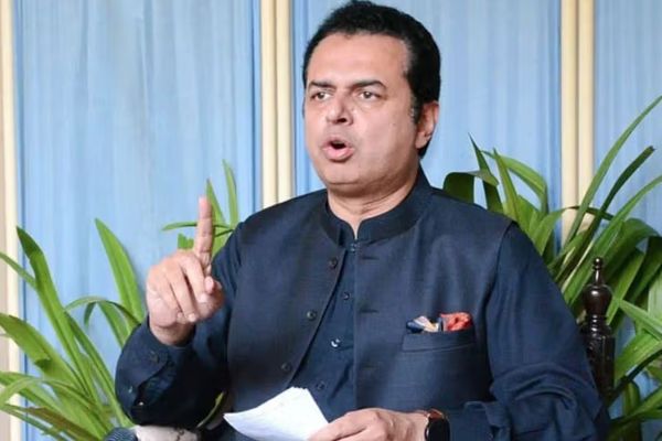 وزير باكستاني يهدد طالبان: إذا فشلت المفاوضات.. سنردّ بالرصاص