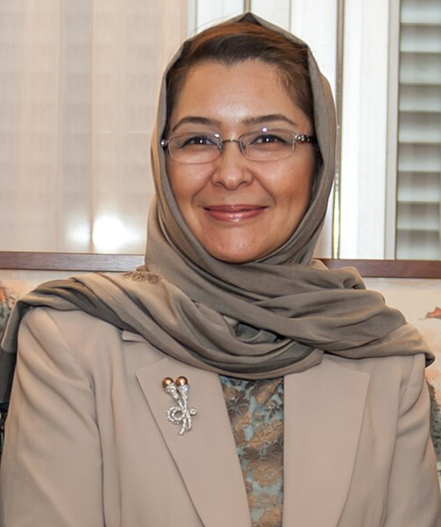 ثریا دلیل: ټوپک په لاس طالبان د افغان نجونو له پوهاوي او کتاب څخه ډار لري