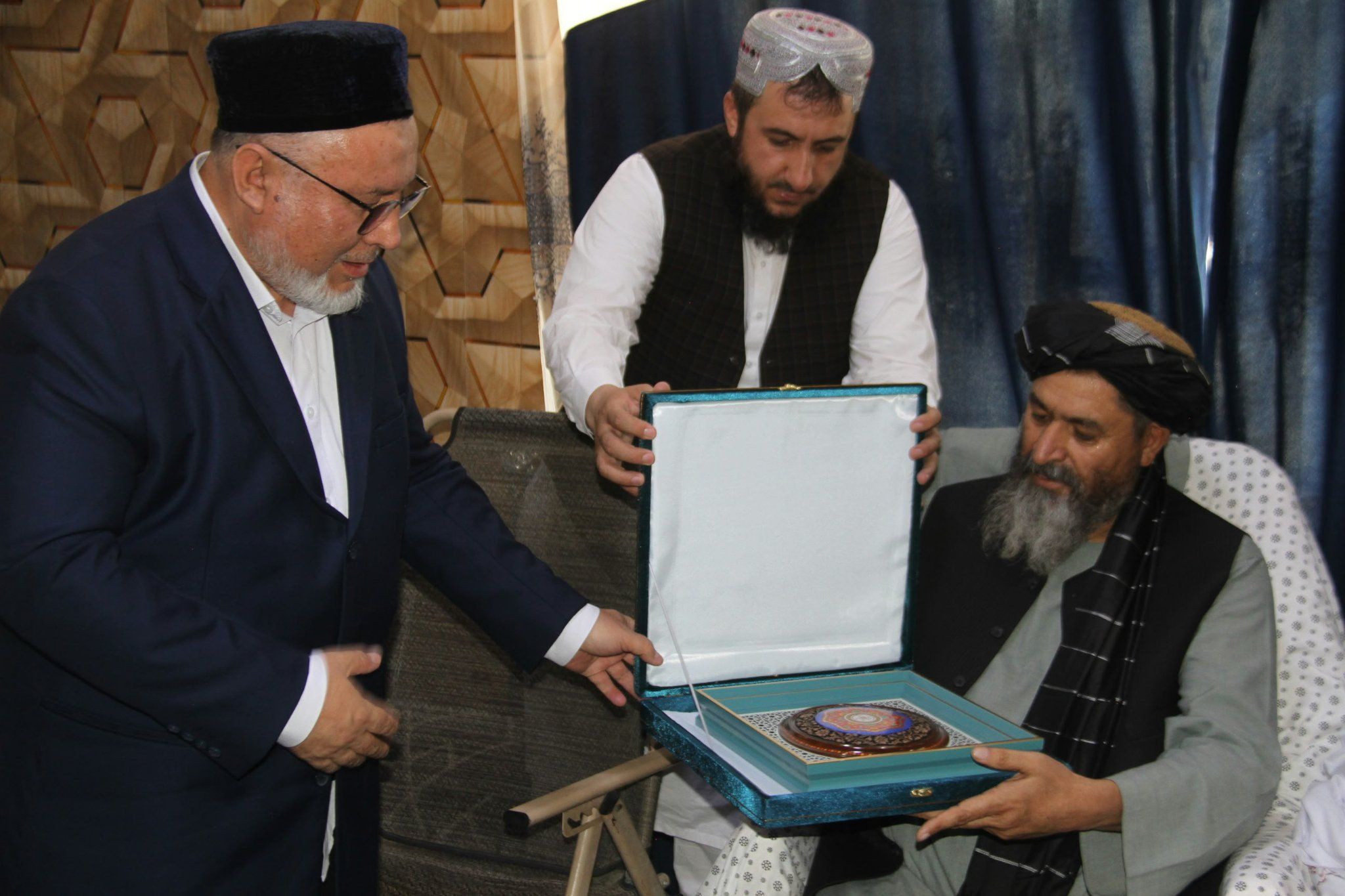 طالب والي ازبکستاني پلاوي ته: د ژمنو په تطبیق کې اسلامي شریعت په پام کې نیسو