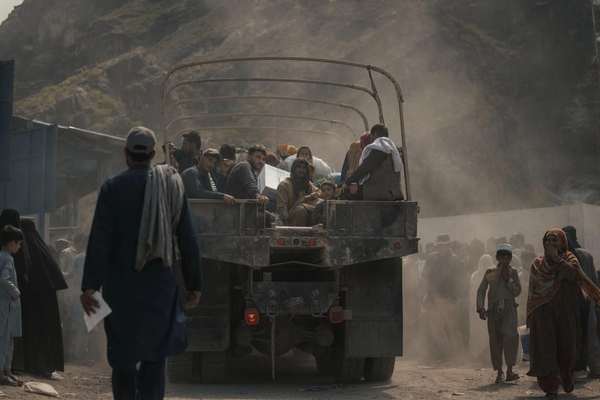 پاکستان بار دیگر از افغانها خواست به افغانستان برگردند