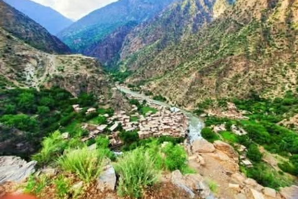 مصادر: طالبان تركت نقاط عسكرية حدودية في ثلاث مدیریات