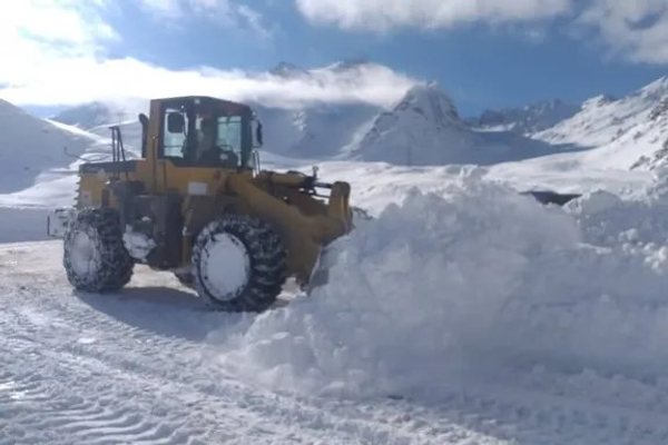 تر درنې واورې وروسته؛ د سالنګ لویه لار د تګ راتګ لپاره تړل شوې