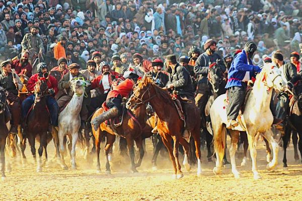 چاپاندازان پنج ولایت در مسابقات بزکشی بغلان با یکدیگر رقابت کردند