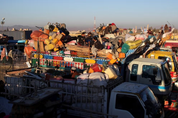 باكستان تُرحّل نحو 3 آلاف مهاجر أفغاني في يوم واحد