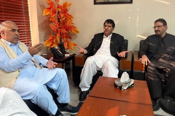 د پښتونخوا امن جرګه؛ تحریک انصاف ګوند د پاکستان فدرالي حکومت ته د ګډون بلنه ورکړه