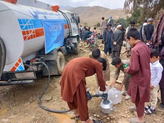 اوچا: افغانستان کې میلیونونه ښځې او ماشومان پاکو اوبو او روغتیايي خدمتونو ته لاسرسی نه لري