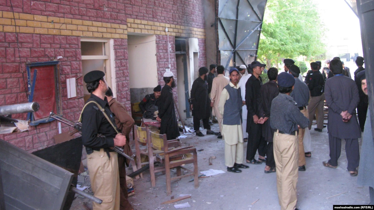 پاکستان کې د پولیسو او وسلوالو تر منځ په نښته کې درې تنه وژل شوي 