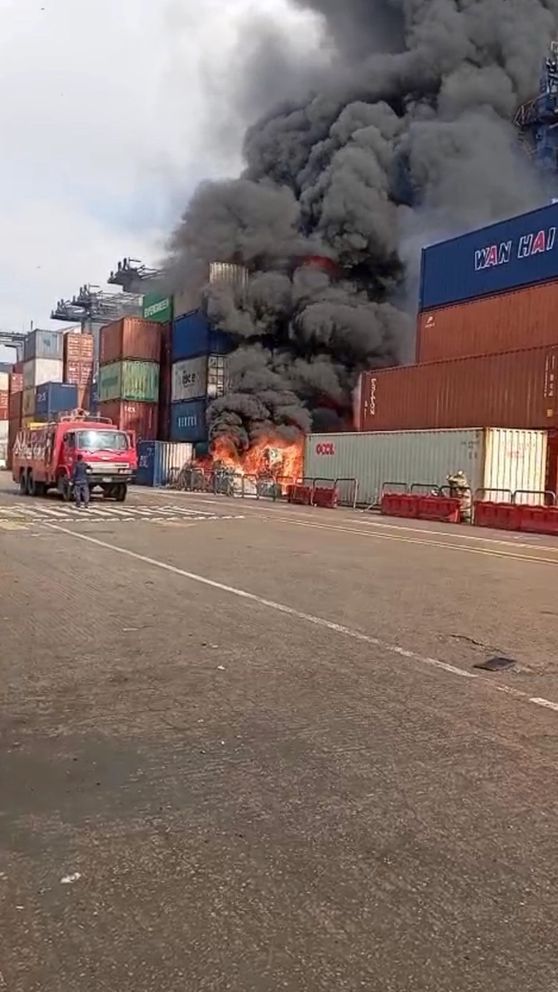 آتش‌سوزی در بندر کراچی به بازرگانان افغان میلیون‌ها دالر زیان رساند