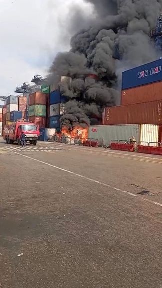 آتشسوزی در بندر کراچی به بازرگانان افغان میلیونها دالر زیان رساند