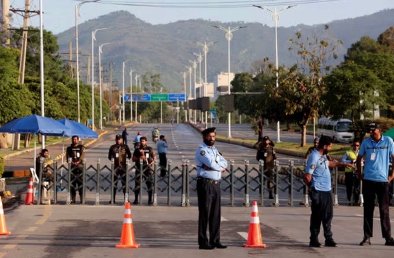 د پاکستان په پلازمېنه کې د امنيتي محدوديتونو کمول پيل شول