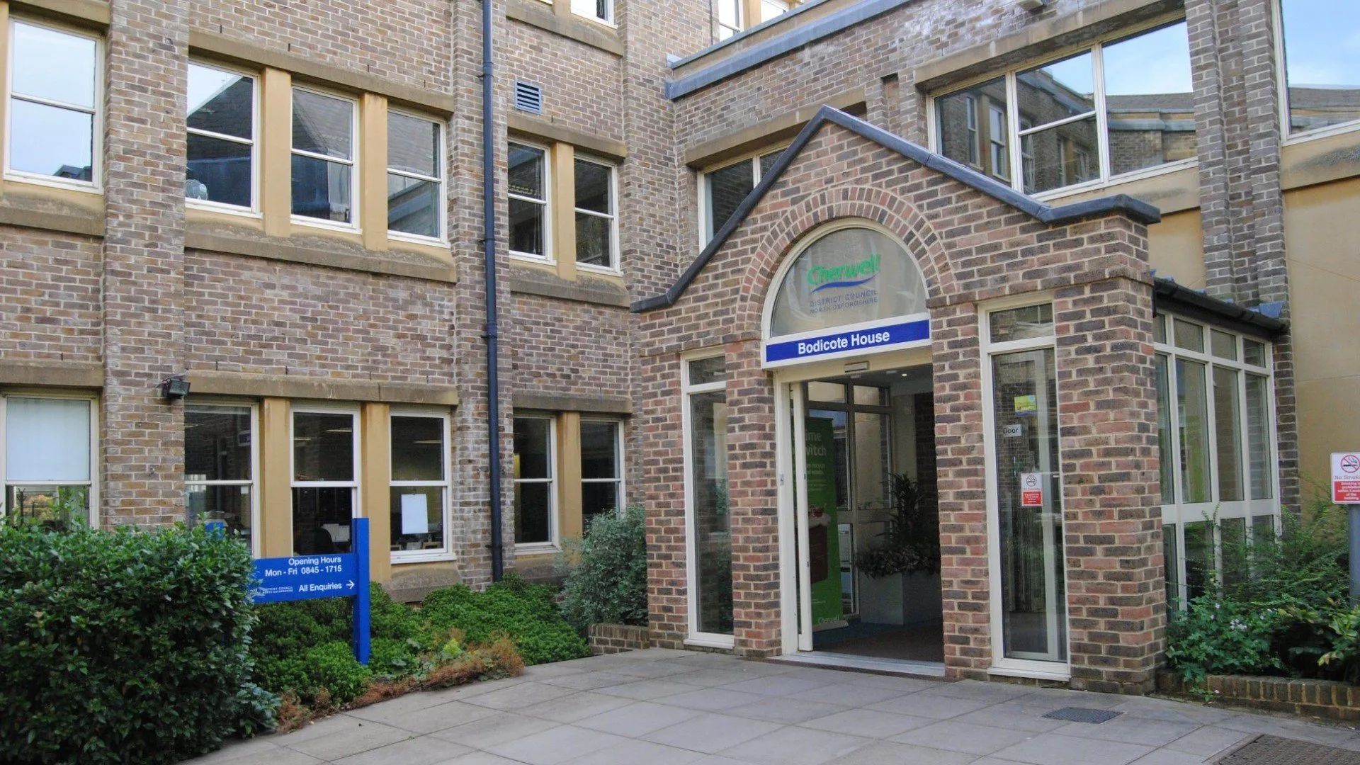 بریتانیا حدود یک‌و‌نیم میلیون پوند برای اسکان پناهجویان افغان اختصاص داد