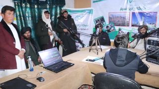 تیغ سانسور و تفنگ تفتیش عقاید؛ رسانهها و شبکههای اجتماعی، عرصه تازه اعمال قدرت طالبان