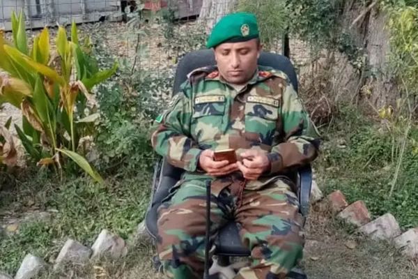 Former Afghan Military Officer Arrested by Taliban After Returning from Iran