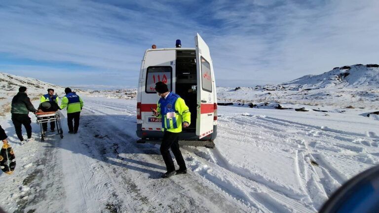 جمهوری اسلامی تائید کرد شماری از مهاجران افغان بر اثر سرما در مرز ایران جان باختند