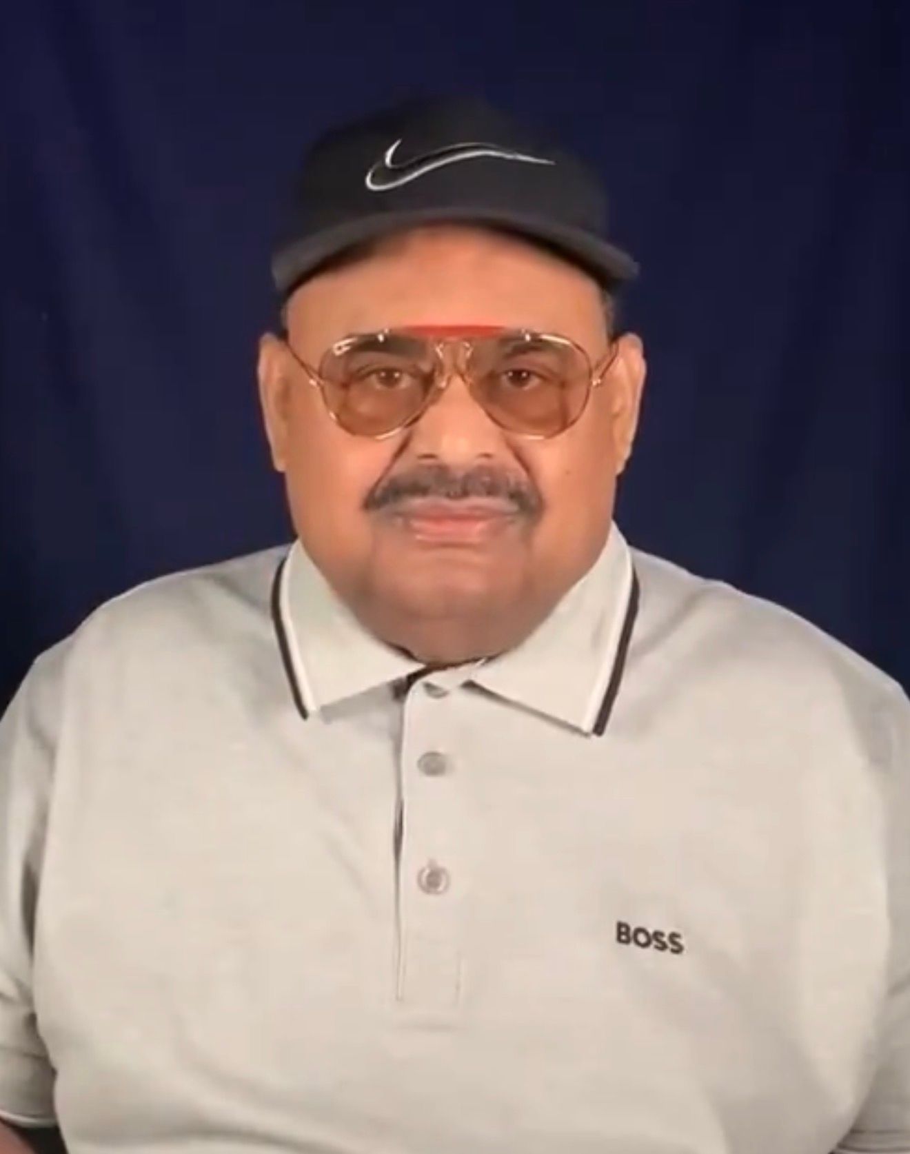 الطاف حسین پاکستان ته: که تاسو کې «انسانیت» وي پر افغانستان د بمبارۍ پر ځای مذاکرات وکړئ