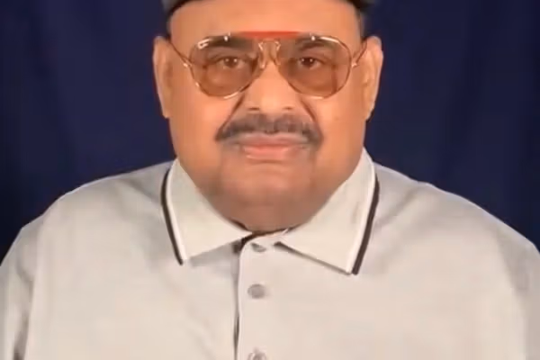 الطاف حسین پاکستان ته: که تاسو کې «انسانیت» وي پر افغانستان د بمبارۍ پر ځای مذاکرات وکړئ