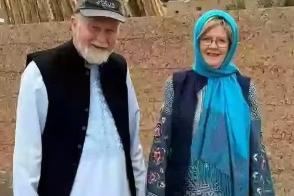 ابن مسنّيْن بريطانيين: والديّ مهددان بالموت في سجون طالبان