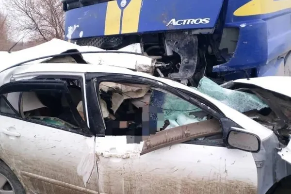 په بلخ او میدان وردګ کې د دوو جلا ټرافیکي پېښو له امله درې کسه مړه او ۸ نور ټپیان شوي