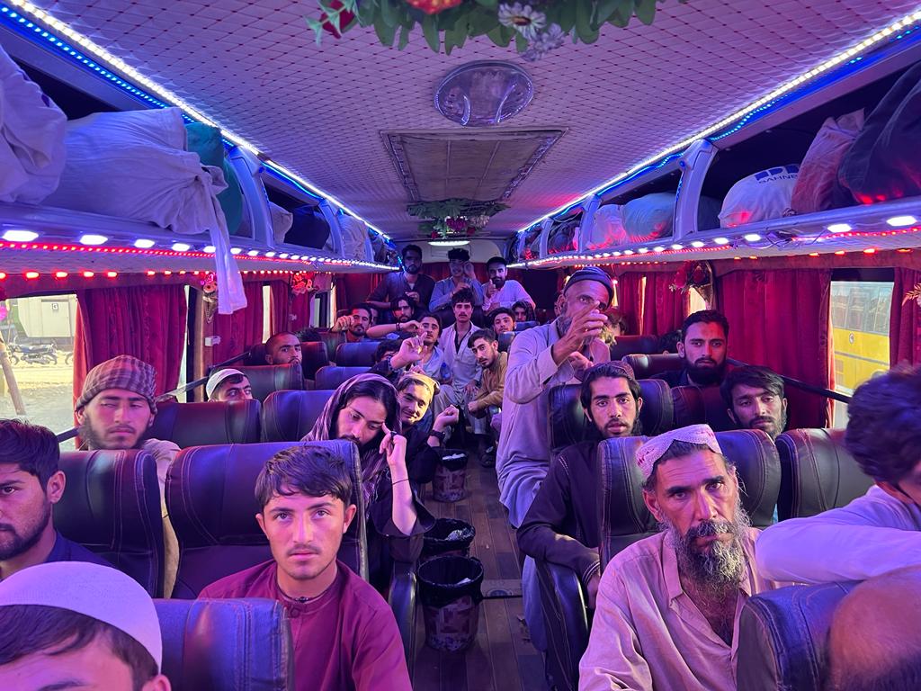 قنسولگری افغانستان در کراچی از رهایی ۲۰۰ شهروند افغانستان از زندان‌های پاکستان خبر داد