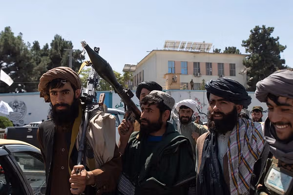 د پوهنتون استادان: طالبان د فرمانونو له لارې واک چلوي او په ۲۰۲۵ کې یې قیودات سخت کړي